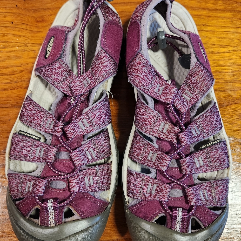Keen waterproof Sandals size 9 purple